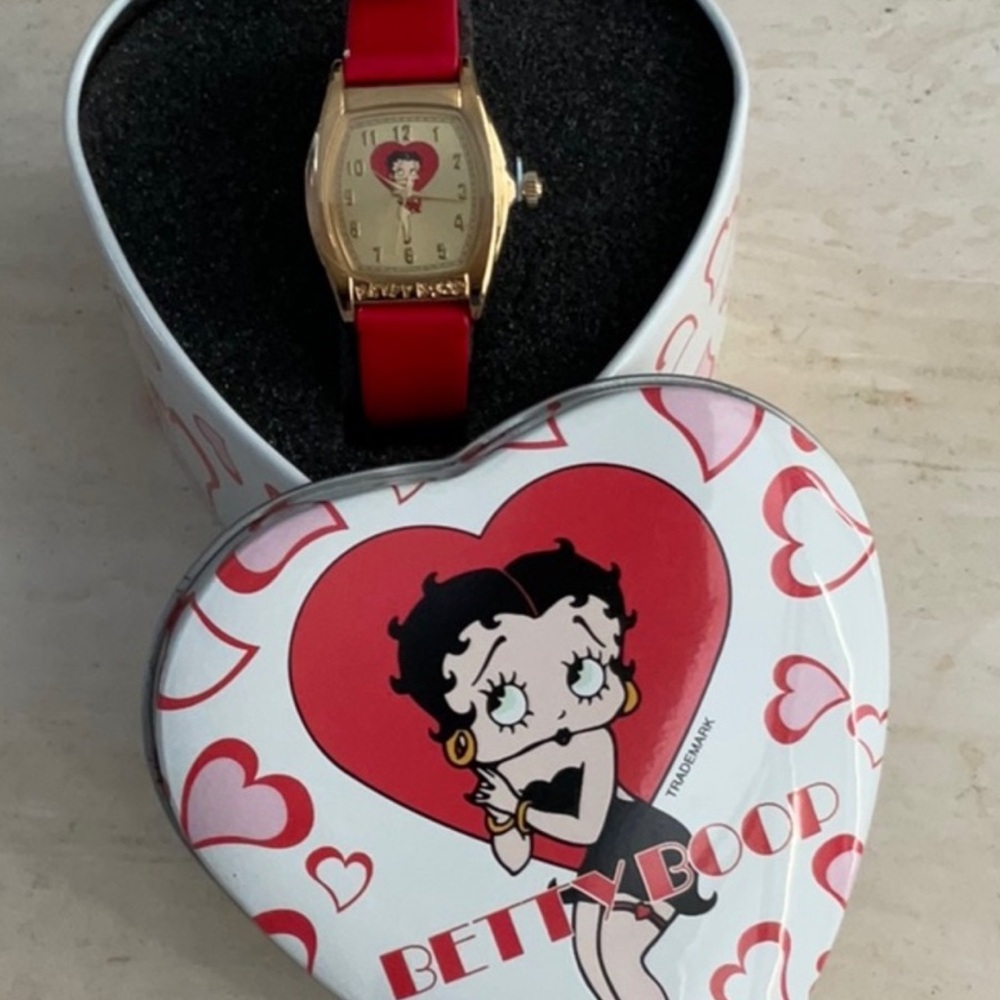 Vintage Betty Boop Watch 2002 Red Heart New In Tin Wristwatch Gold Tone New